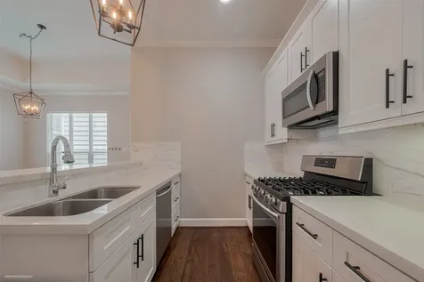 854 W 20th Street Houston TX 77008