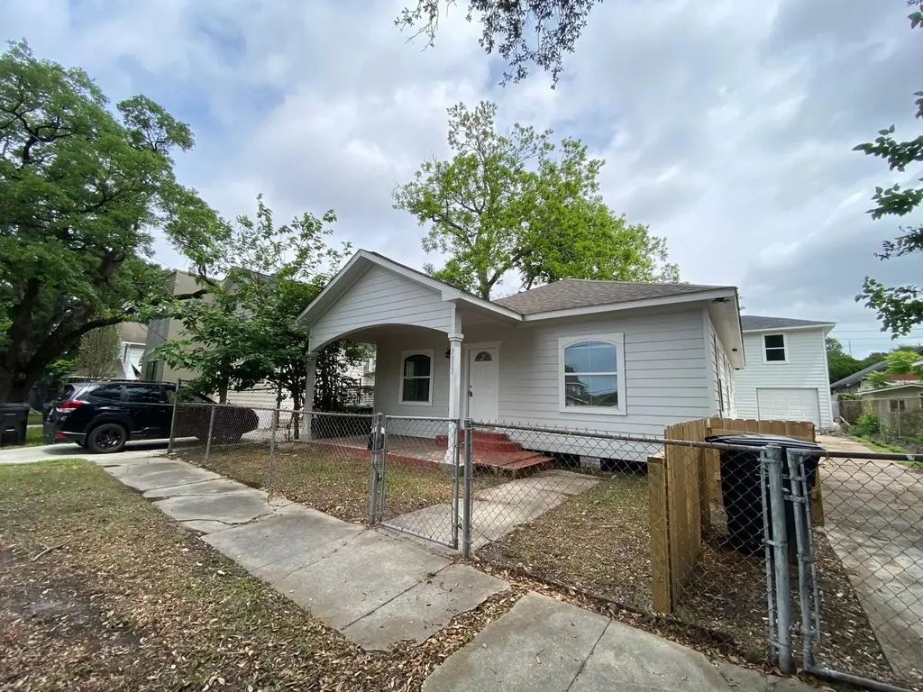 7033 Avenue E Houston TX 77011