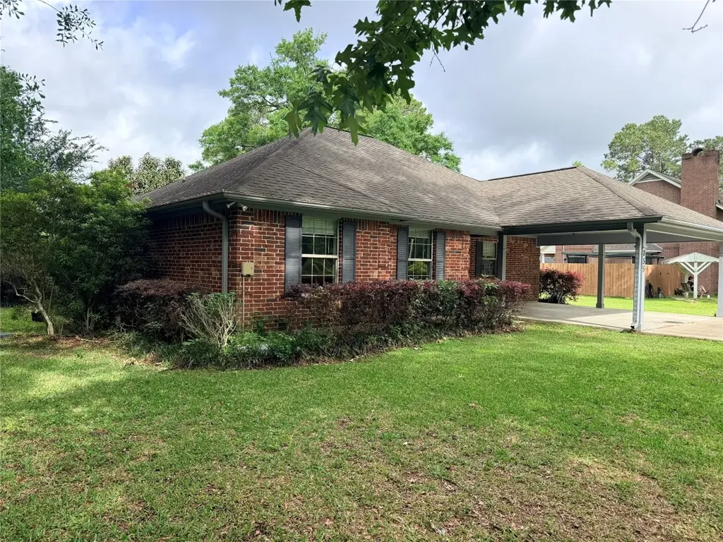 855 County Road 2267 Cleveland TX 77327