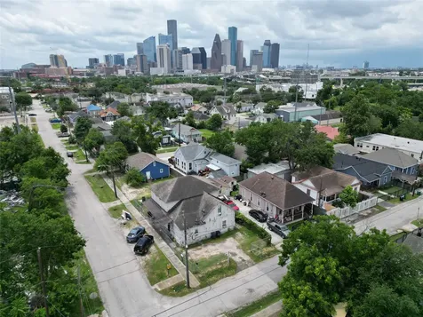 418 Bishop Street Houston TX 77009