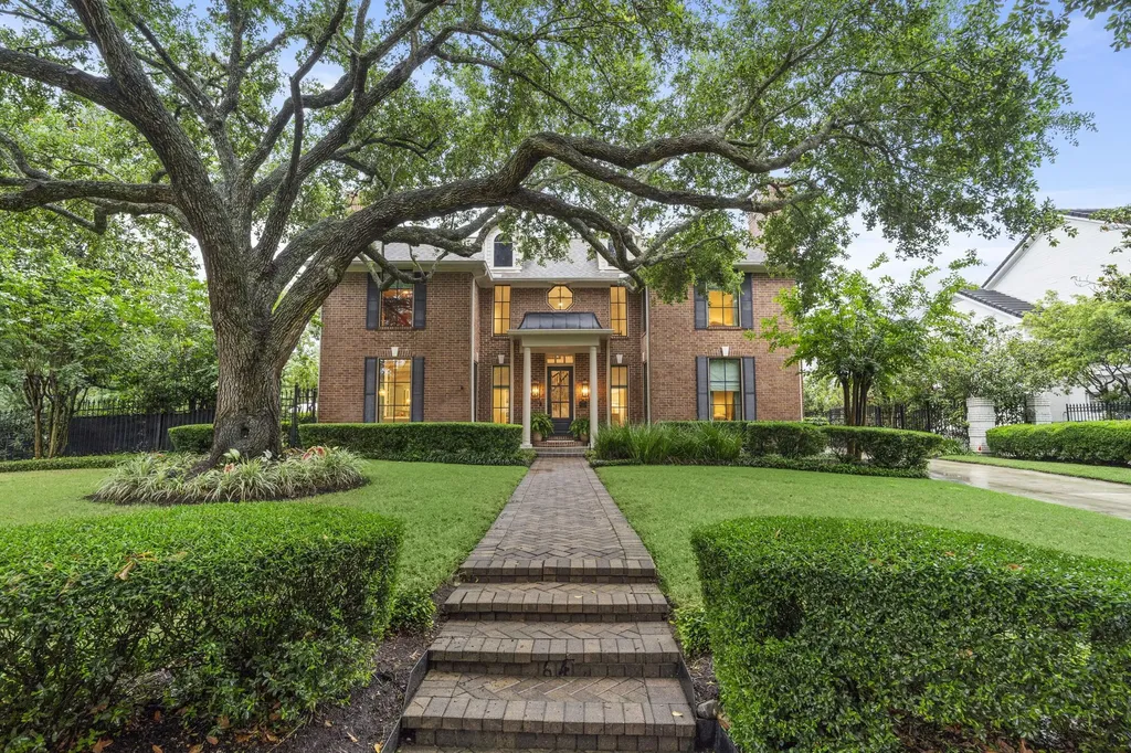 64 Glen Loch Court Sugar Land TX 77479