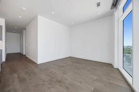 4521 San Felipe Street 1704 Houston TX 77027
