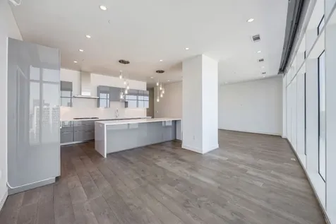 4521 San Felipe Street 1704 Houston TX 77027