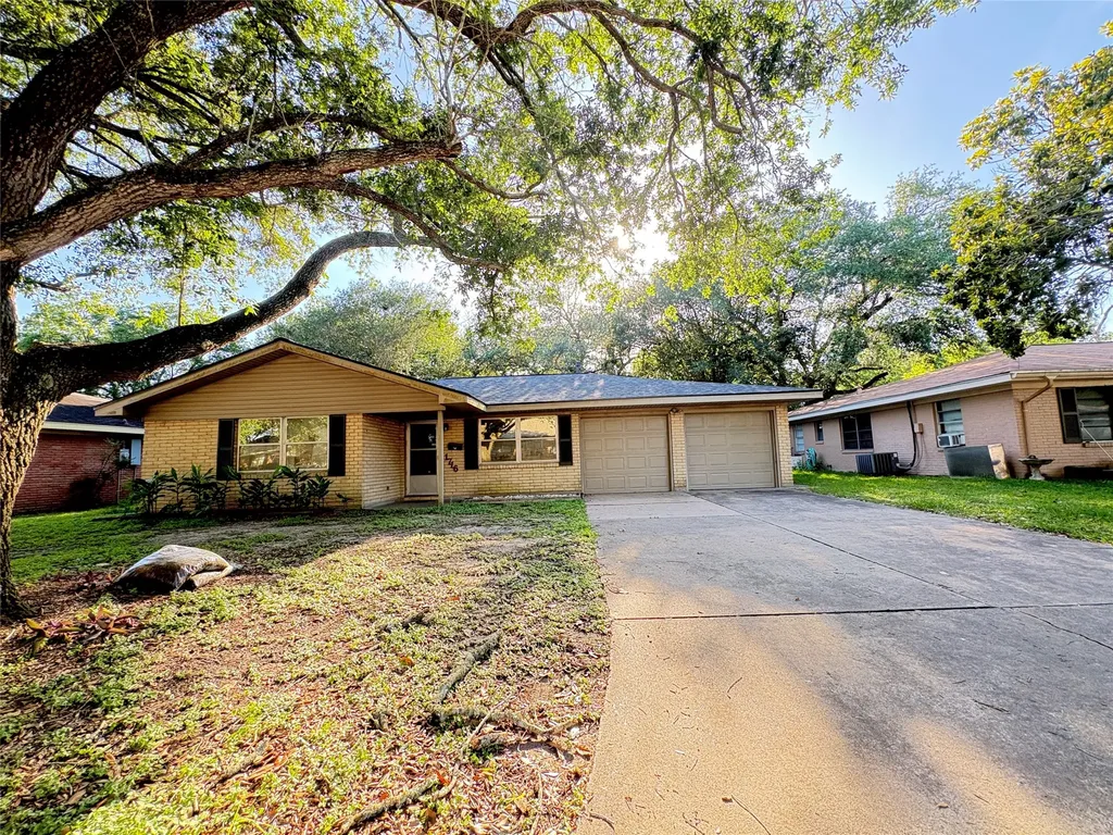 1716 Edna Avenue Bay City TX 77414