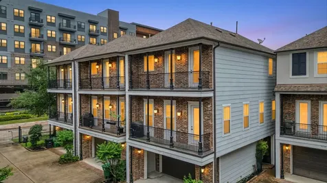922 W 20th Street A Houston TX 77008