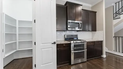 922 W 20th Street A Houston TX 77008