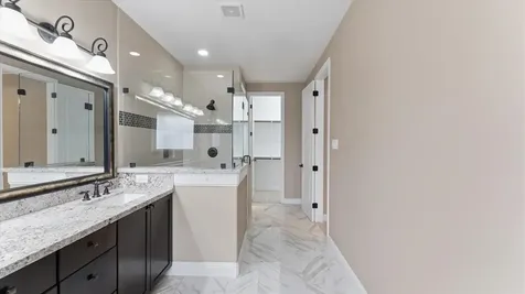 922 W 20th Street A Houston TX 77008