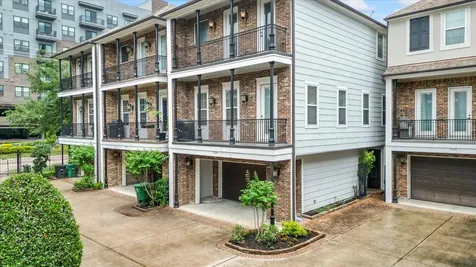 922 W 20th Street A Houston TX 77008