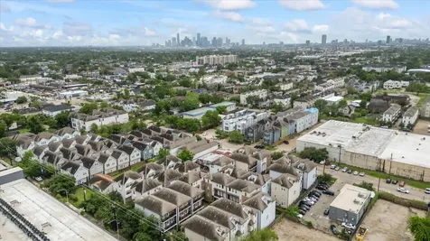 922 W 20th Street A Houston TX 77008