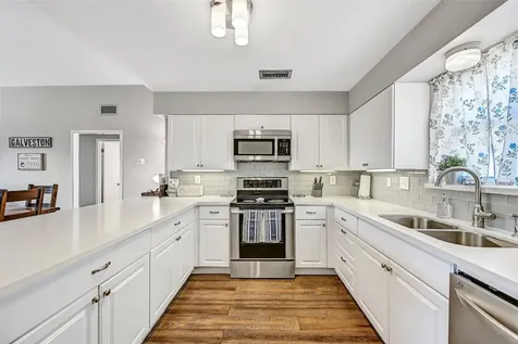 21600 Zachary Drive Galveston TX 77554