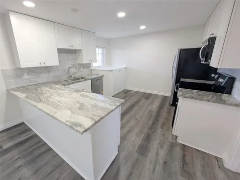 2101 Fountain View Drive 76 Houston TX 77057