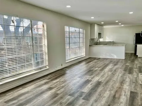 2101 Fountain View Drive 76 Houston TX 77057