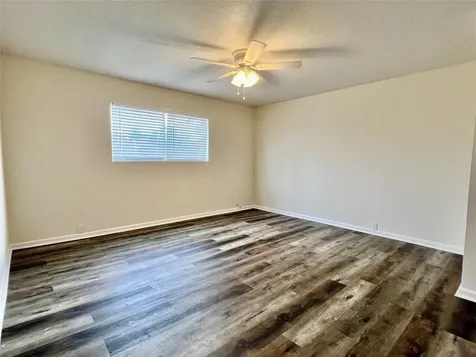 2101 Fountain View Drive 76 Houston TX 77057