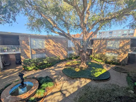 2101 Fountain View Drive 76 Houston TX 77057
