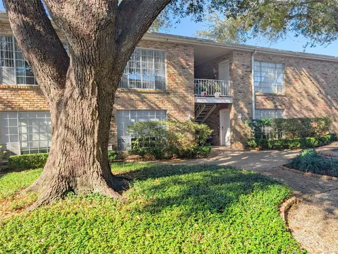 2101 Fountain View Drive 76 Houston TX 77057