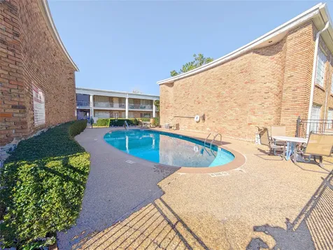 2101 Fountain View Drive 76 Houston TX 77057