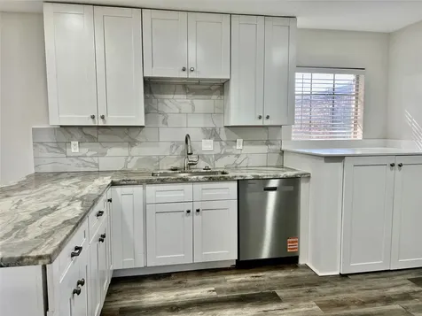 2101 Fountain View Drive 76 Houston TX 77057