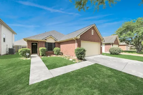 2315 Cardinal Elm Street Fresno TX 77545