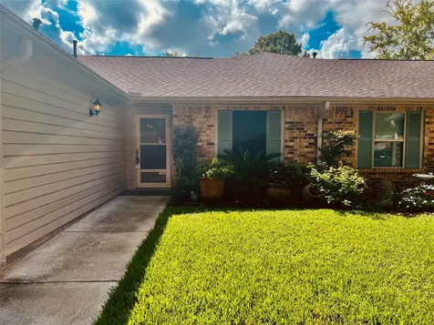 667 E Country Grove Circle Pearland TX 77584