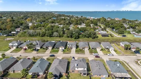 314 Gulf Winds Drive Bacliff TX 77518