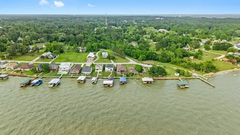 462 Bridgelanding Onalaska TX 77360