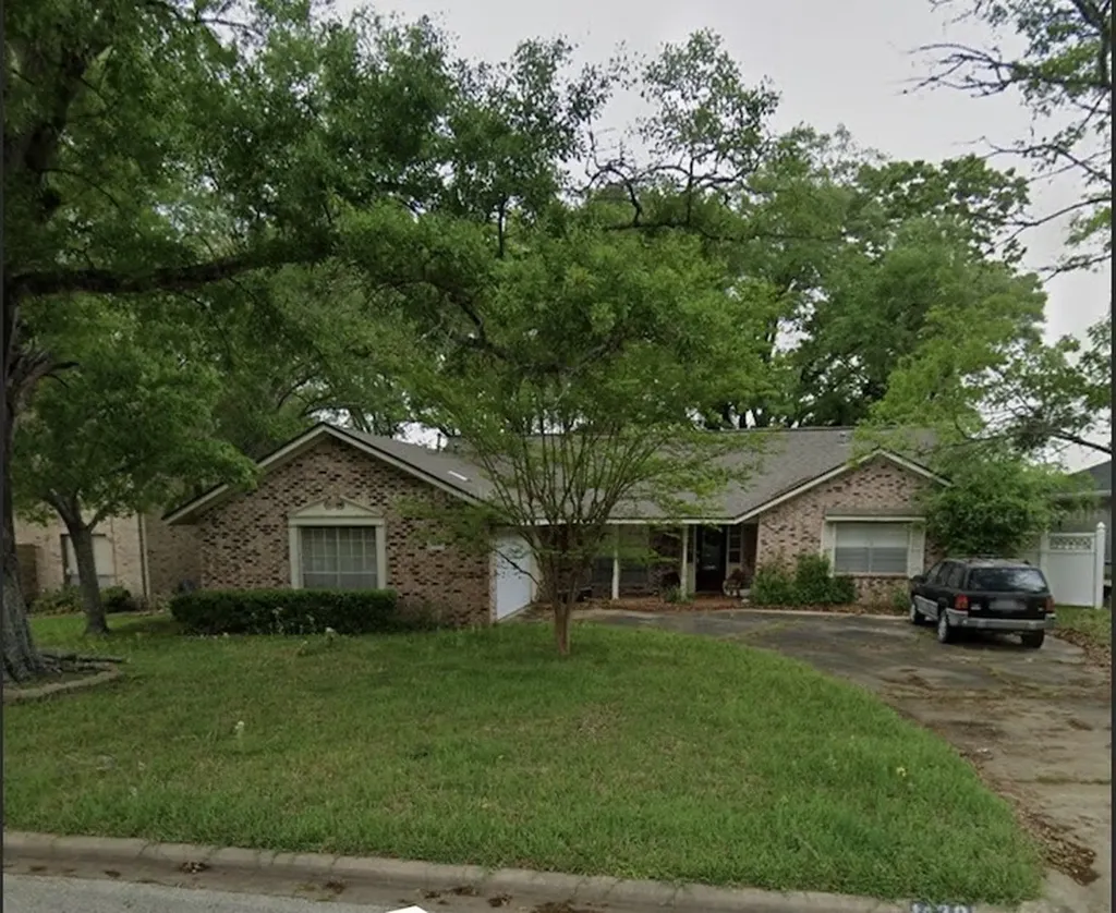 1430 Green Briar Drive Huntsville TX 77340