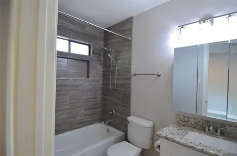 76 S Wavy Oak Circle Houston TX 77381