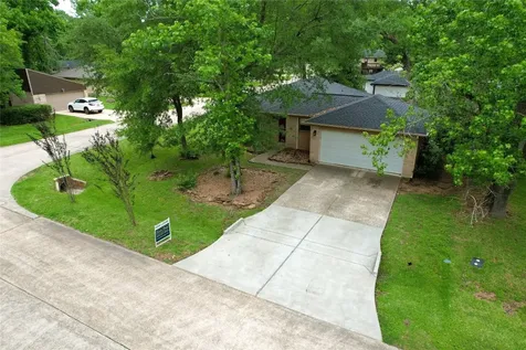76 S Wavy Oak Circle Houston TX 77381
