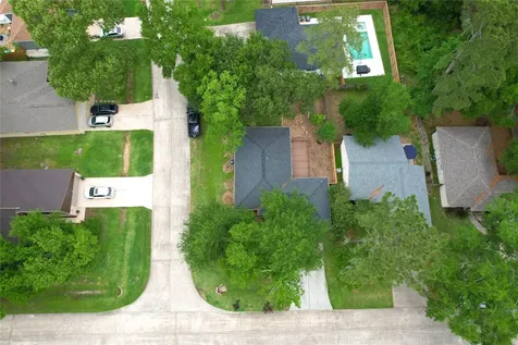76 S Wavy Oak Circle Houston TX 77381