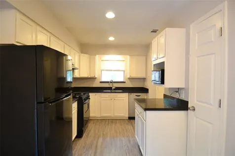 76 S Wavy Oak Circle Houston TX 77381