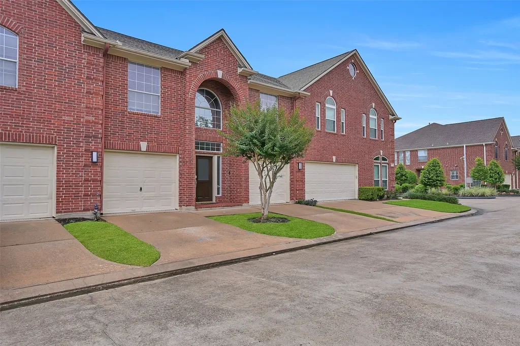 1408 S Friendswood Drive 202 Friendswood TX 77546