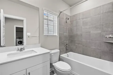 594 Avisa Drive Kemah TX 77565