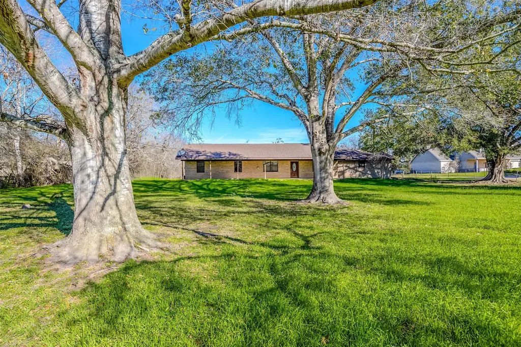 1169 Business 71 Columbus TX 78934