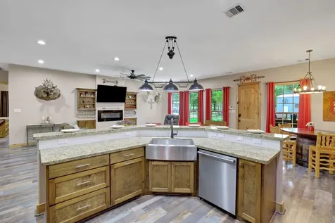 8500 Fostoria Road Cleveland TX 77328