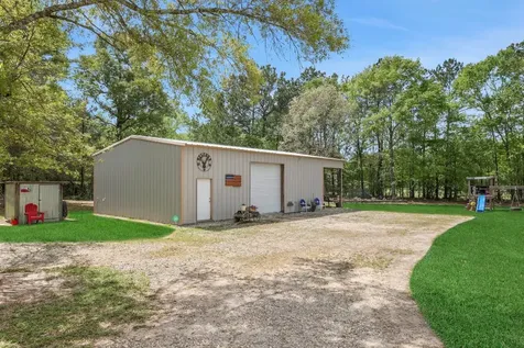 8500 Fostoria Road Cleveland TX 77328