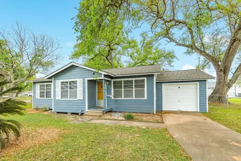 837 Pin Money Street Clute TX 77531