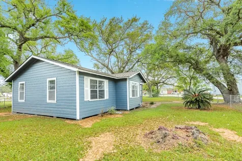 837 Pin Money Street Clute TX 77531