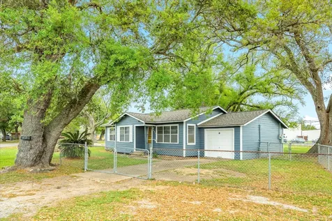 837 Pin Money Street Clute TX 77531