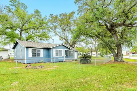 837 Pin Money Street Clute TX 77531