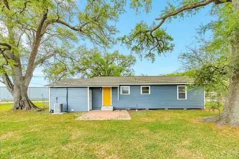 837 Pin Money Street Clute TX 77531