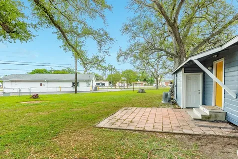 837 Pin Money Street Clute TX 77531