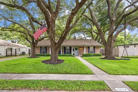 10714 Piping Rock Lane Houston TX 77042