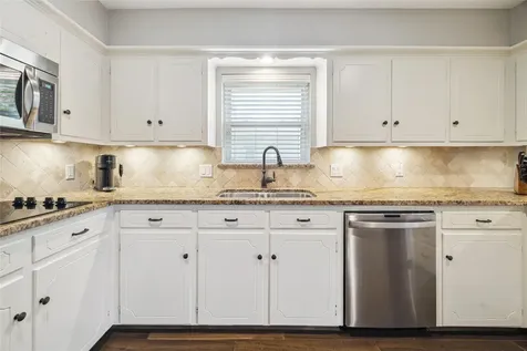 10714 Piping Rock Lane Houston TX 77042