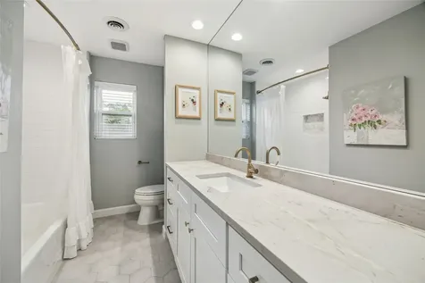 10714 Piping Rock Lane Houston TX 77042