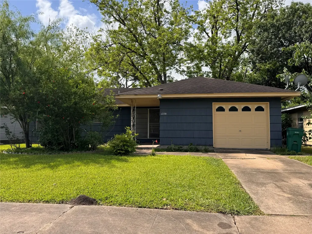 1220 Fresa Road Pasadena TX 77502