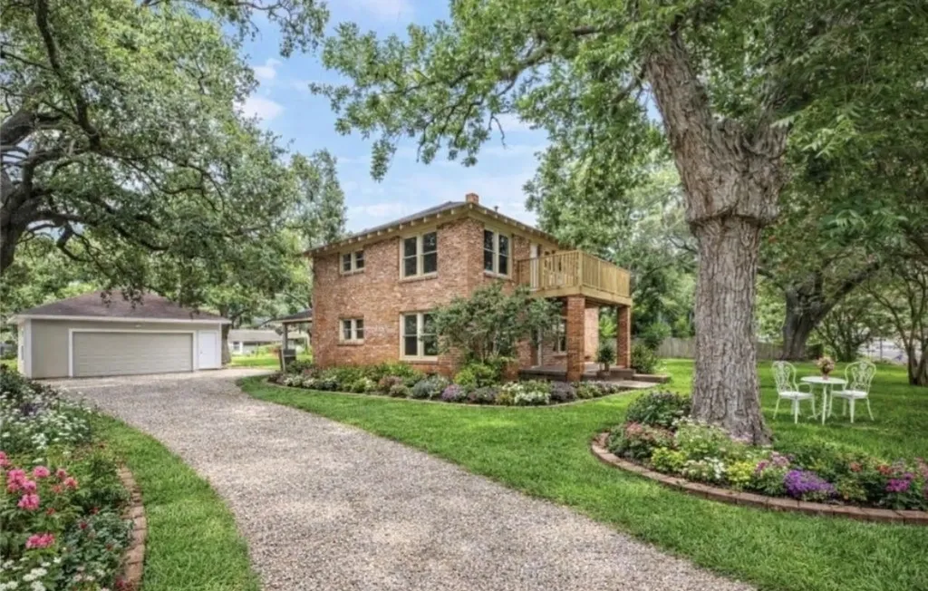212 W Alabama Street Wharton TX 77488