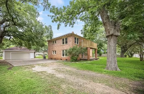 212 W Alabama Street Wharton TX 77488