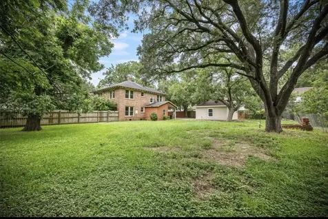 212 W Alabama Street Wharton TX 77488