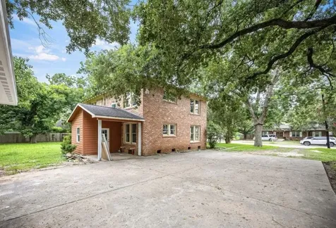 212 W Alabama Street Wharton TX 77488