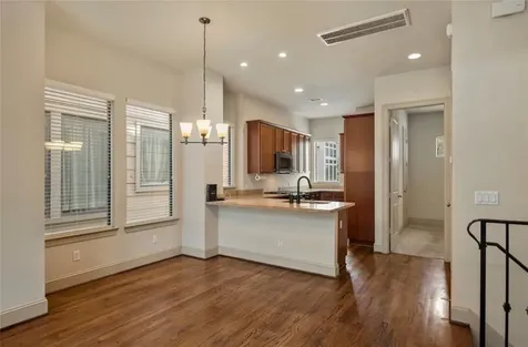 2816 Leeland Street Houston TX 77003
